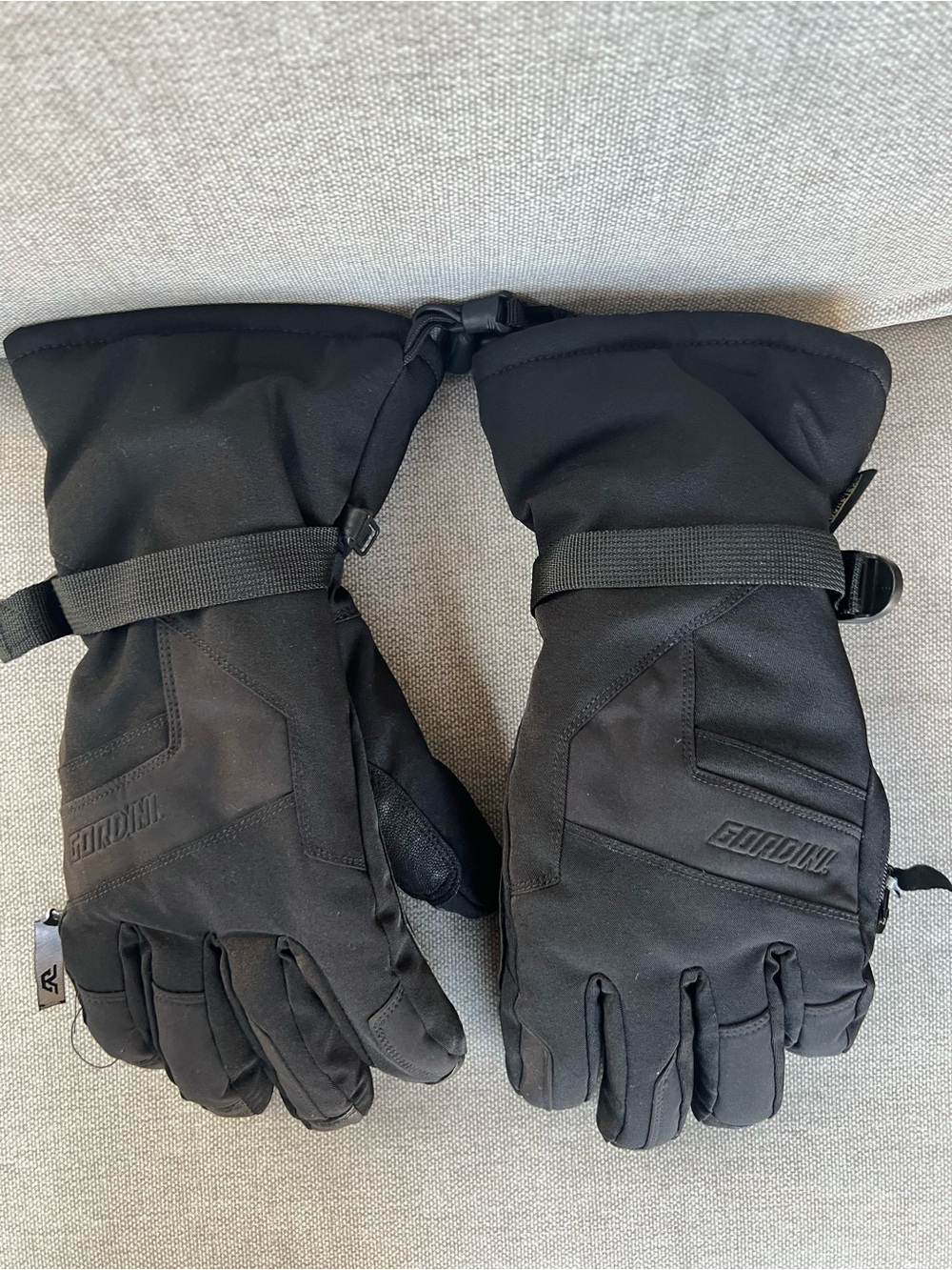 Men's Black Insulated Winter Gloves with Secure Wrist Straps